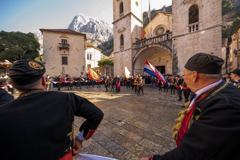 Read more about the article Bokeljska mornarica zajedništvom i brojnošću proslavila svetog Tripuna