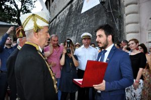 DAN BOKELJSKE MORNARICE (26.06.2019) – Gradonačelnik Vladimir Jokić predaje ključeve grada admira