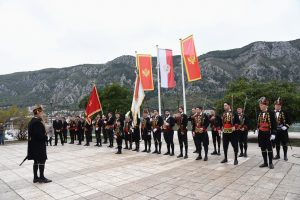 DAN OPŠTINE KOTOR (21.11.2018) – Odred Matice Bokeljske mornarice na platou isprd spomenika palim