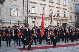 VANJSKA PROSLAVA SV. TRIPUNA (07.02.2016) – Komandir Glavnog odreda Tripo Milošević predaje rapor