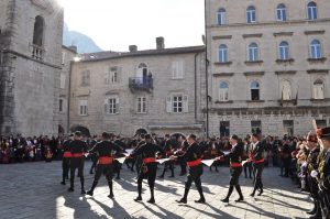 VANJSKA PROSLAVA SV. TRIPUNA (07.02.2016) – Mornarica pleše kolo na Trgu Sv. Tripuna