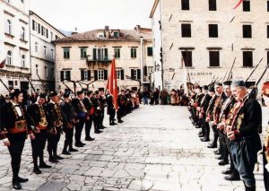 VANJSKA PROSLAVA SV. TRIPUNA (07.02.2016) –Glavni odred postrojen pred Katedralom Sv. Tripuna