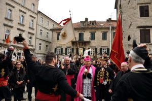 VANJSKA PROSLAVA SV. TRIPUNA (10.02.2019) – Biskup Ilija Janjić sa oficirima i crkvenim zvaničnic